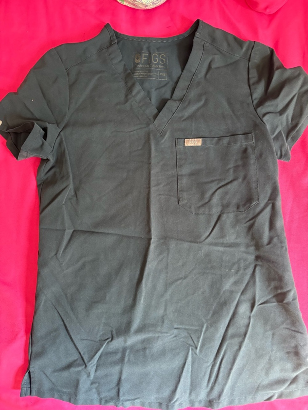 Figs Women’s Space Gray V-Neck Short Sleeve Scrub Top and Bottoms